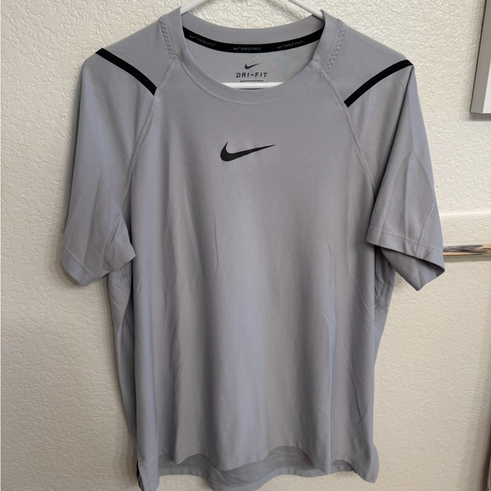Nike Pro Men's Light Gray Dri-FIT Tee